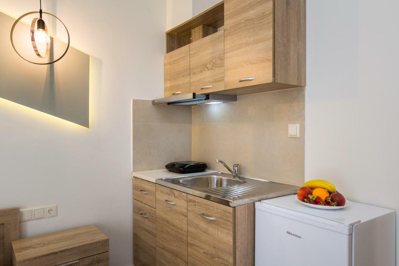 לימנריה Studios & Apartments Elisabeta מראה חיצוני תמונה