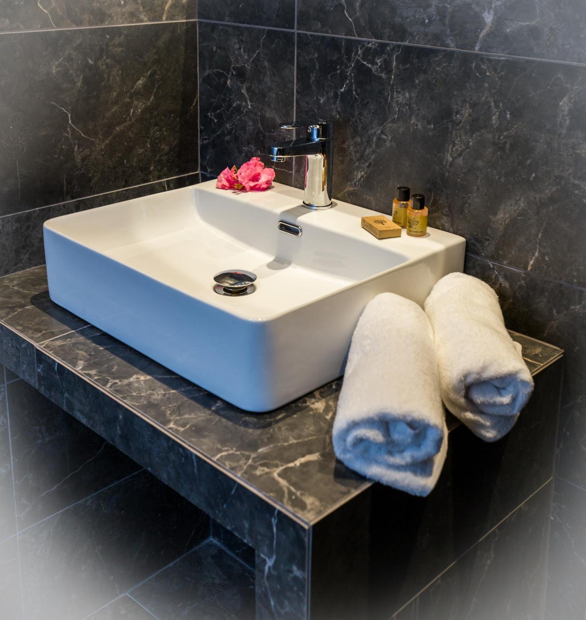 לימנריה Studios & Apartments Elisabeta מראה חיצוני תמונה