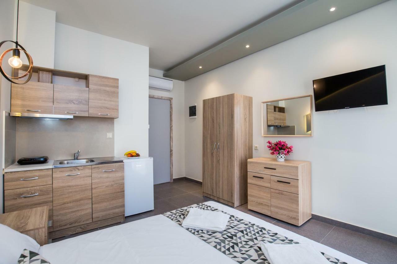 לימנריה Studios & Apartments Elisabeta מראה חיצוני תמונה