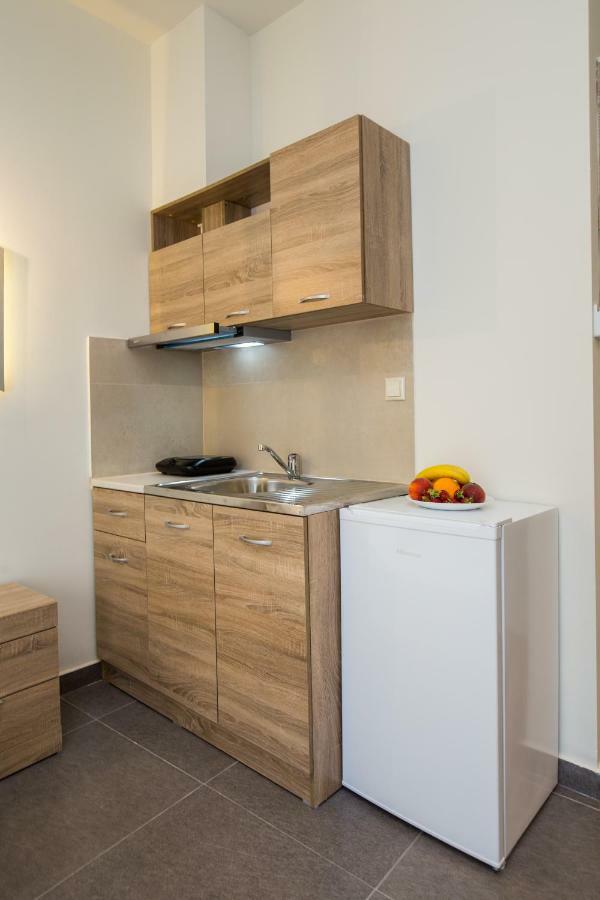 לימנריה Studios & Apartments Elisabeta מראה חיצוני תמונה