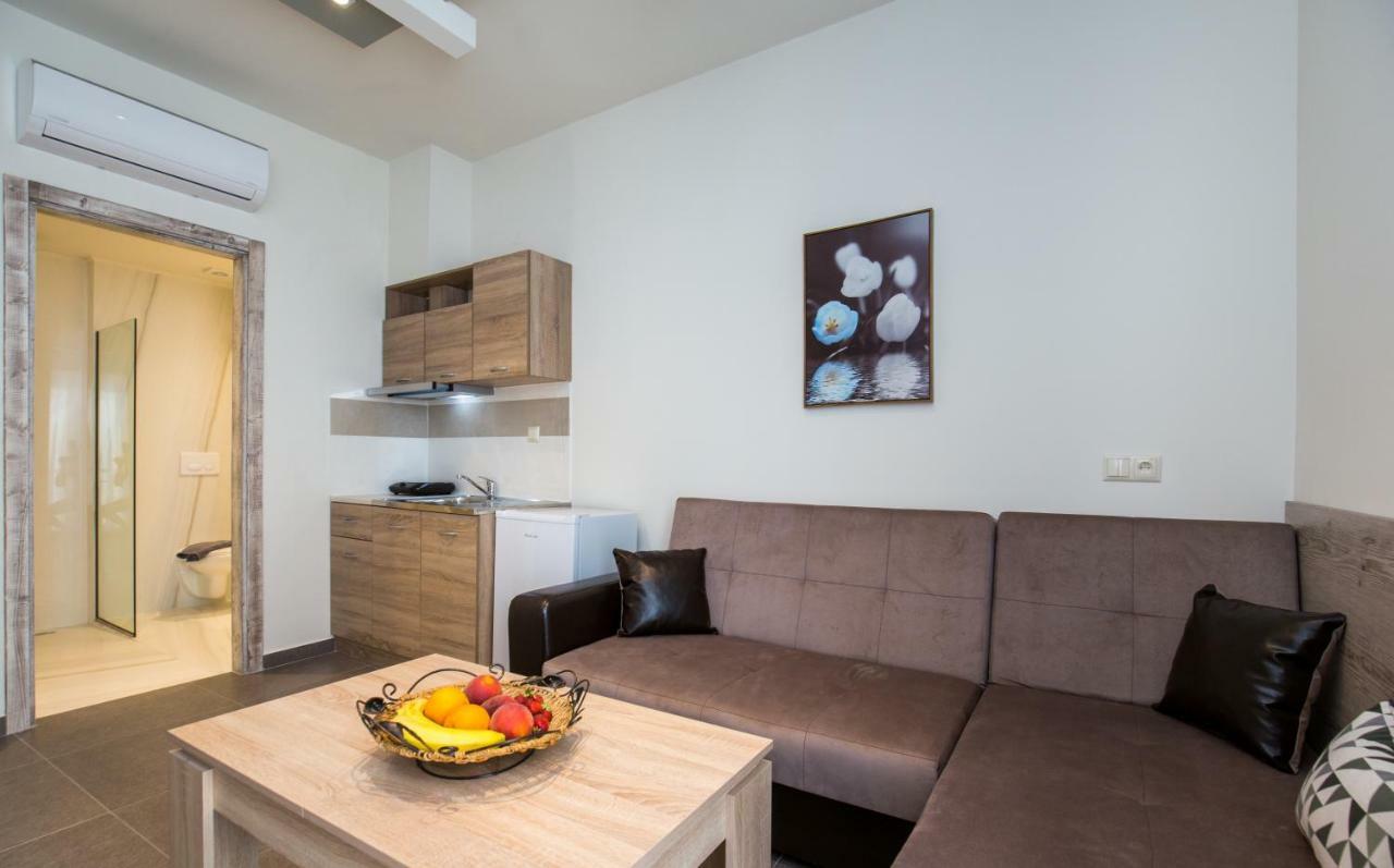 לימנריה Studios & Apartments Elisabeta מראה חיצוני תמונה