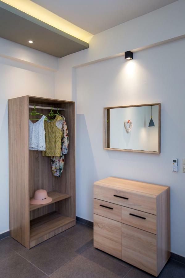 לימנריה Studios & Apartments Elisabeta מראה חיצוני תמונה