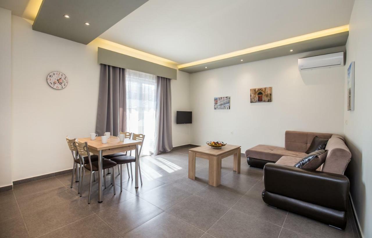 לימנריה Studios & Apartments Elisabeta מראה חיצוני תמונה