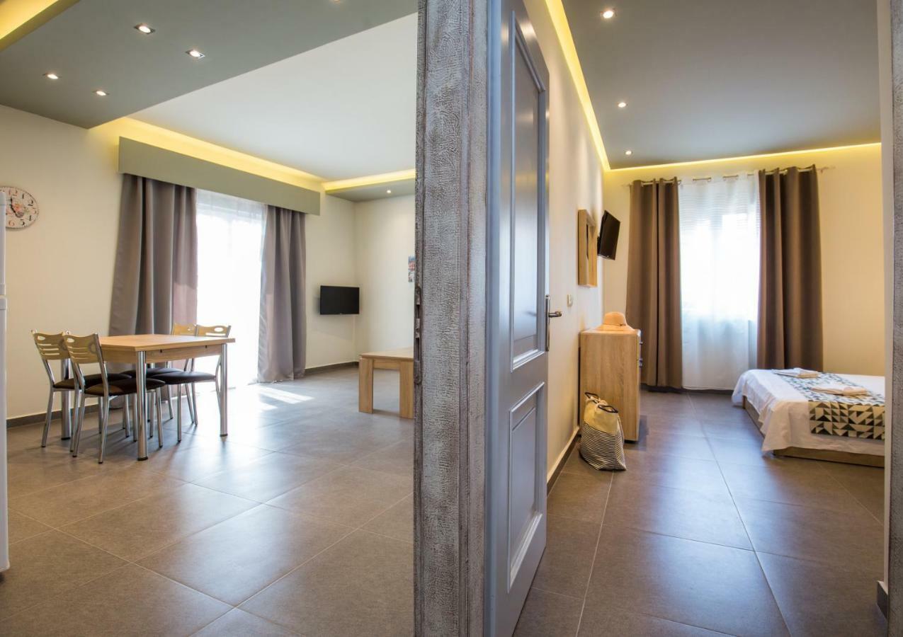 לימנריה Studios & Apartments Elisabeta מראה חיצוני תמונה