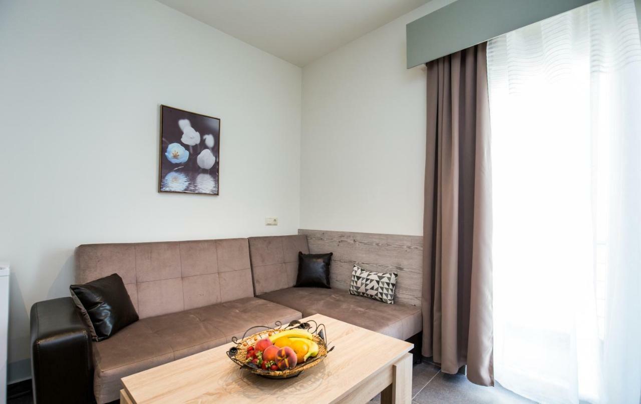 לימנריה Studios & Apartments Elisabeta מראה חיצוני תמונה