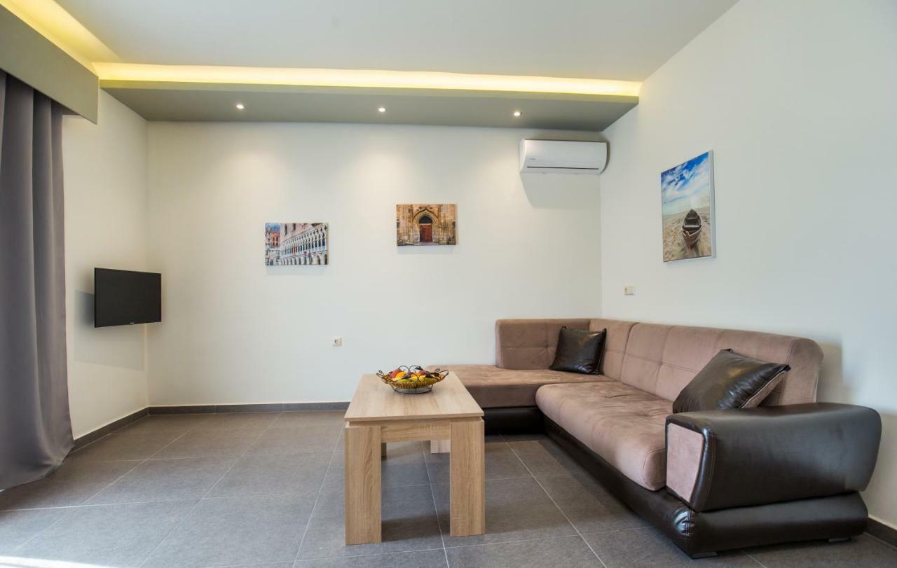 לימנריה Studios & Apartments Elisabeta מראה חיצוני תמונה