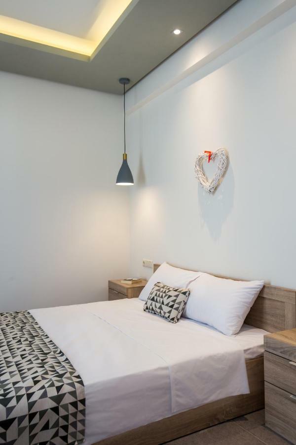 לימנריה Studios & Apartments Elisabeta מראה חיצוני תמונה