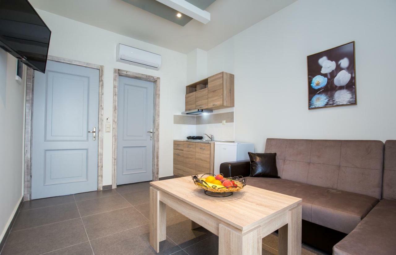 לימנריה Studios & Apartments Elisabeta מראה חיצוני תמונה