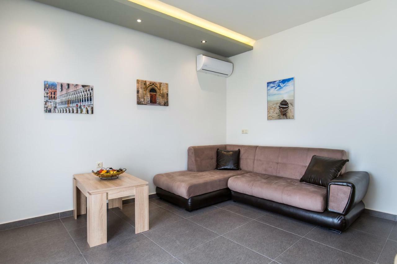 לימנריה Studios & Apartments Elisabeta מראה חיצוני תמונה