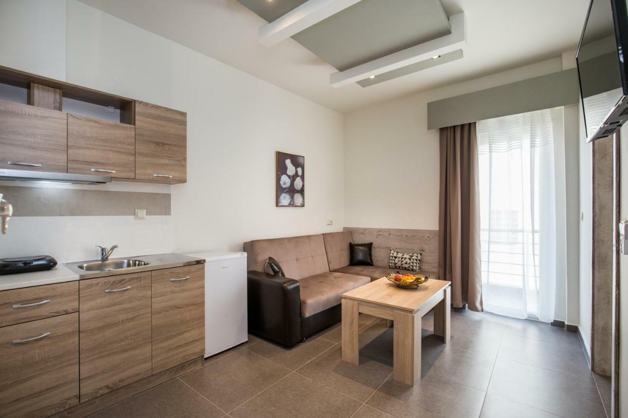 לימנריה Studios & Apartments Elisabeta מראה חיצוני תמונה