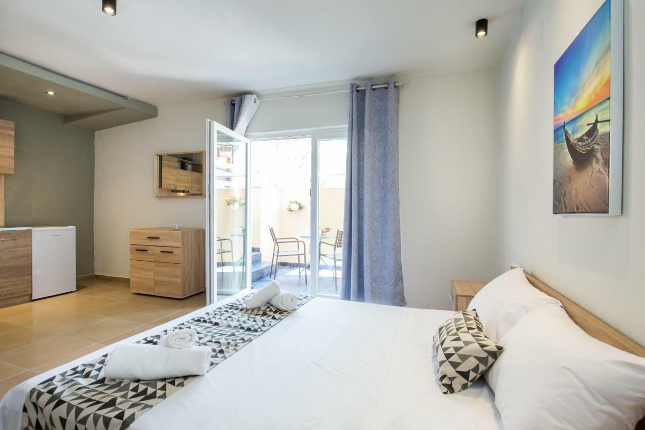 לימנריה Studios & Apartments Elisabeta מראה חיצוני תמונה