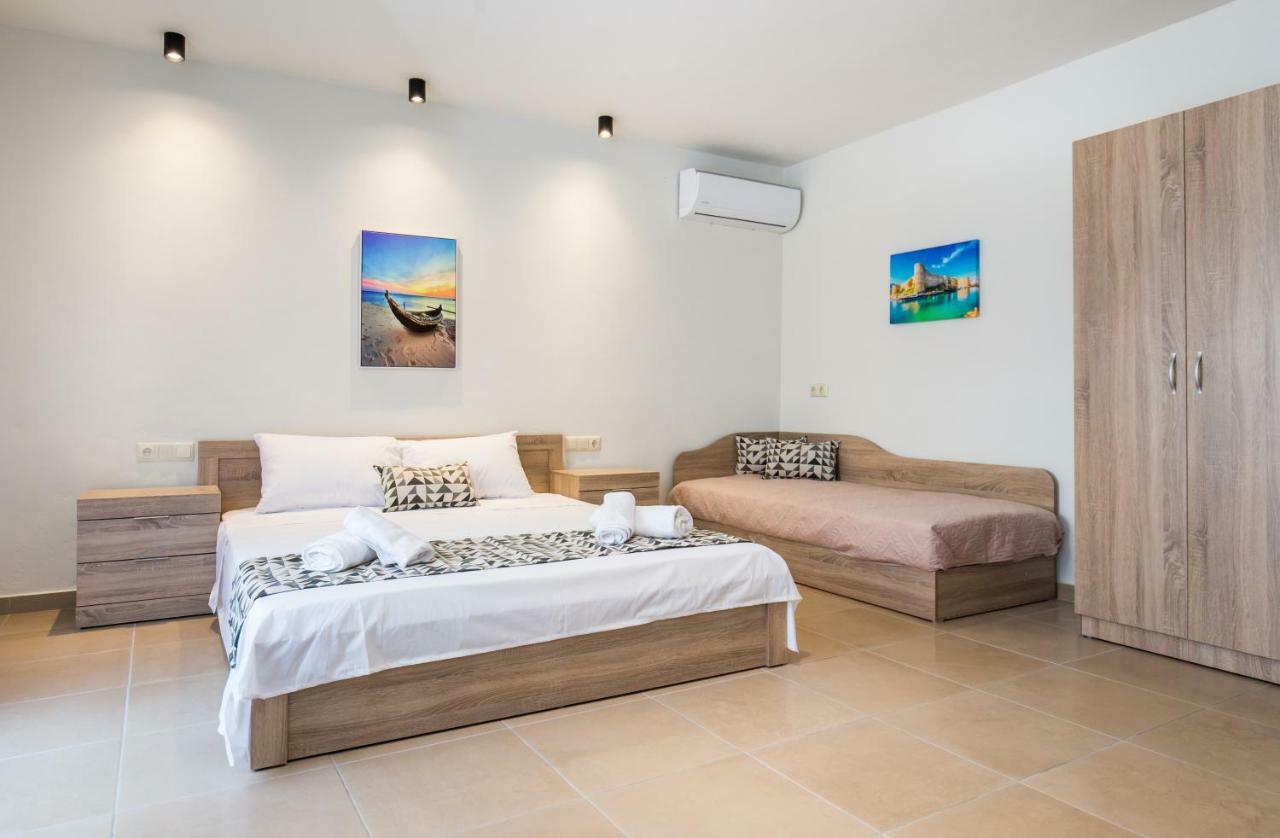 לימנריה Studios & Apartments Elisabeta מראה חיצוני תמונה