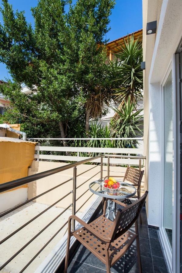 לימנריה Studios & Apartments Elisabeta מראה חיצוני תמונה